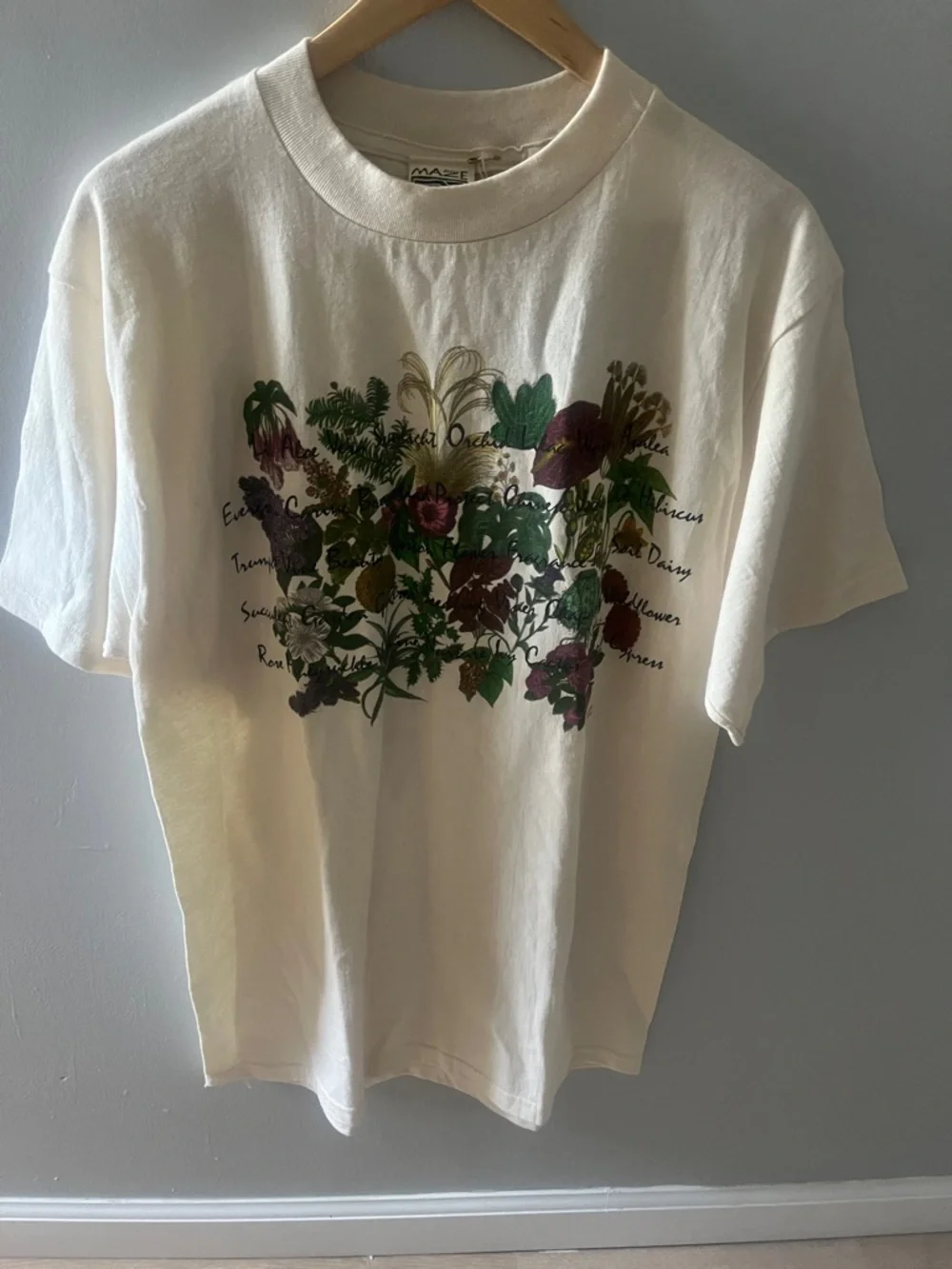 NWT Maze Vintage Floral Graphic Tee Size L - Picture 3 of 6